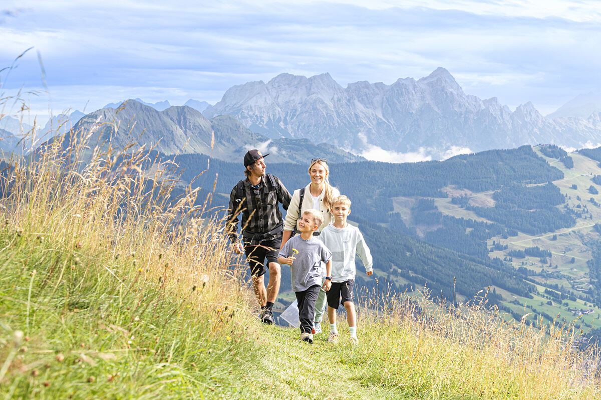 Wandern mit der Familie  Hiking with the Family