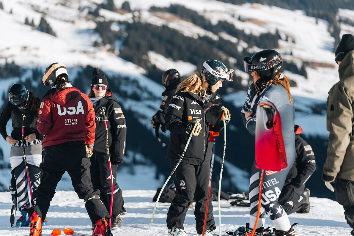 Damen US Skiteam beim Training am Zwölferkogel 