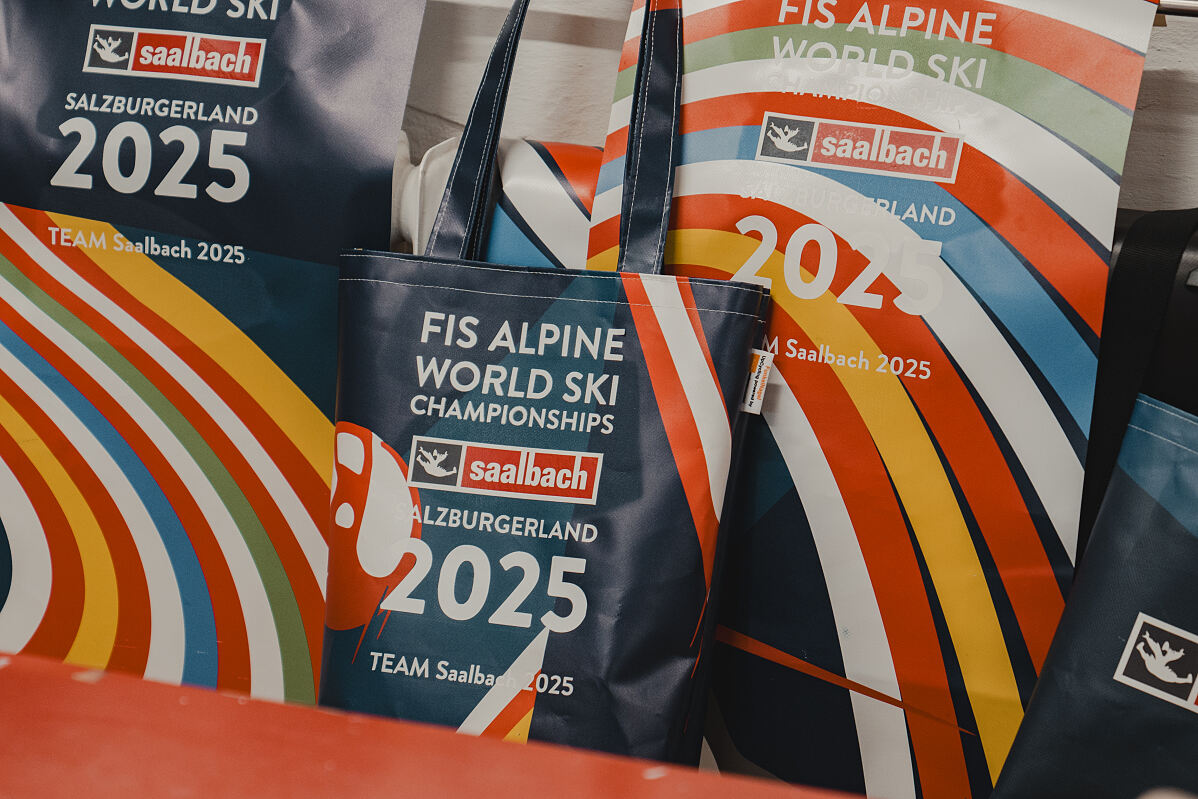 Taschen WM Banner