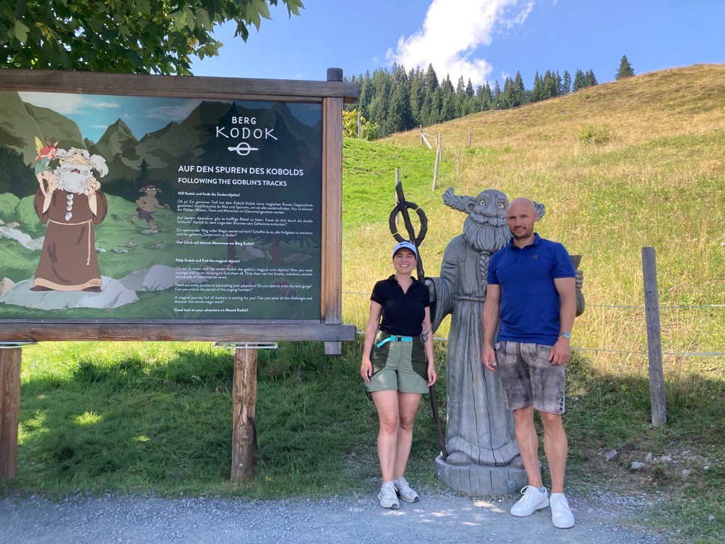 Elena Grundner (conos GmbH) und Manuel Hirner (Geschäftsführer der Bergbahnen Saalbach Hinterglemm)